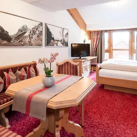 ホテル Alpenhotel Ischglerhof イシュグル
