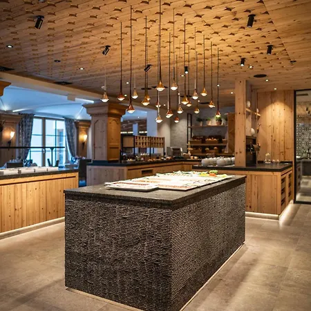 Alpenhotel Ischglerhof ホテル イシュグル