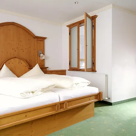 ホテル Alpenhotel Ischglerhof