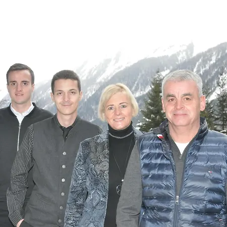 Alpenhotel Ischglerhof イシュグル