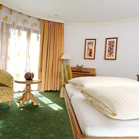 Alpenhotel Ischglerhof イシュグル