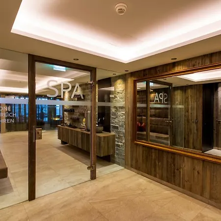 Alpenhotel Ischglerhof イシュグル