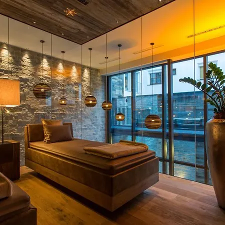 Alpenhotel Ischglerhof イシュグル