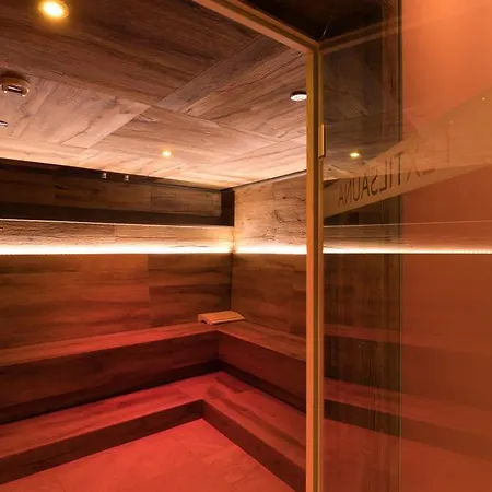 ホテル Alpenhotel Ischglerhof イシュグル